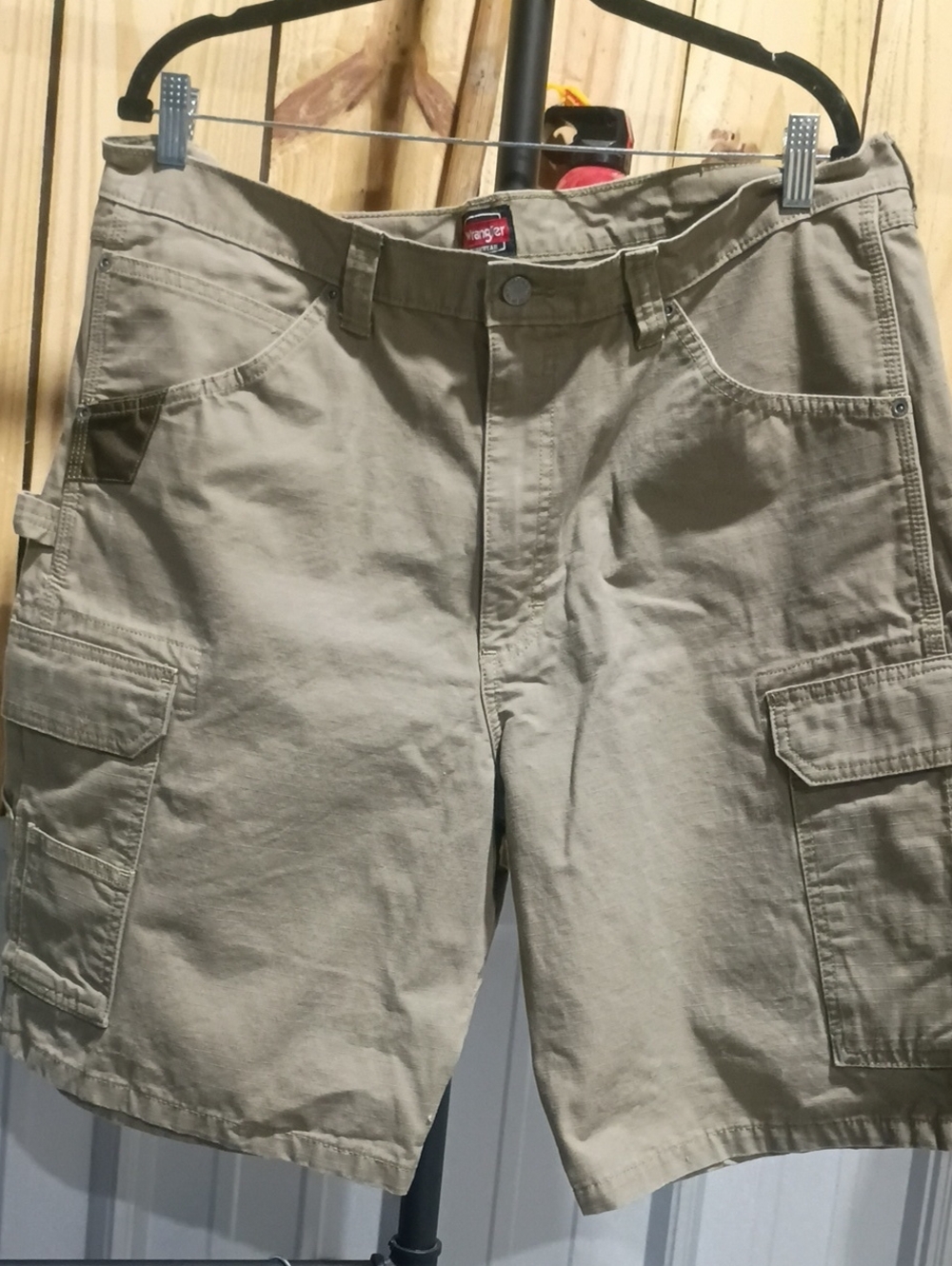 Wrangler Men's Tan Cargo Shorts - Classic Workwear Style